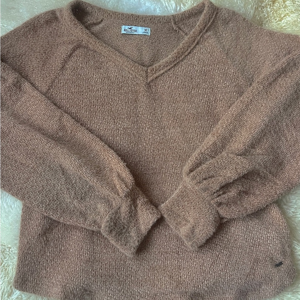 Hollister beige sweater. Size medium.